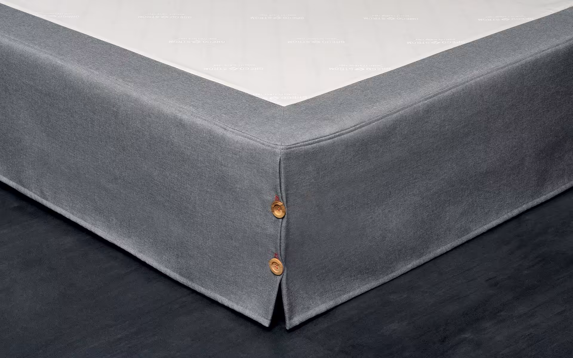 Einfacher Bettrock mit dekorativem Knopf - Einfacher Bettrock mit dekorativem Knopf